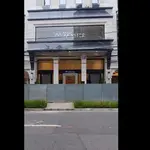 Tapumes são instalados na frente da sede do Banco Master, em São Paulo, às vésperas de manifestação no local