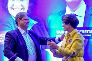 Tarcísio e Michelle devem entrar em cena novamente para conseguir a prisão domiciliar humanitária a Bolsonaro | Foto: Douglas Gomes/Republicanos