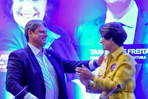 Tarcísio e Michelle devem entrar em cena novamente para conseguir a prisão domiciliar humanitária a Bolsonaro | Foto: Douglas Gomes/Republicanos