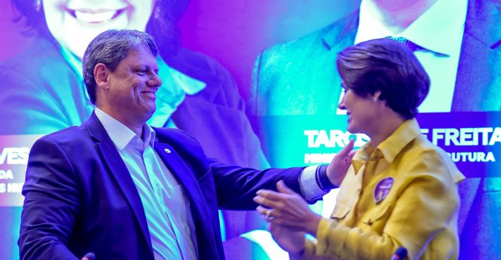 Tarcísio e Michelle devem entrar em cena novamente para conseguir a prisão domiciliar humanitária a Bolsonaro | Foto: Douglas Gomes/Republicanos