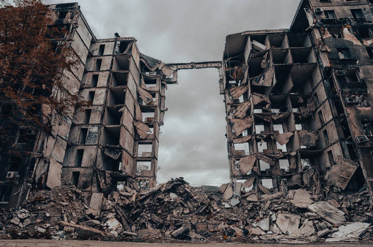 O que sobrou de um conjunto de edifícios atingido por mísseis russos | Foto: Reprodução/X
