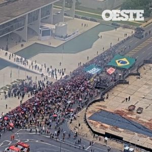 A manifestação popular da militância esquerdista na Praça dos Três Poderes