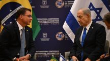 Em Israel, Flávio Bolsonaro promete realinhamento da política externa