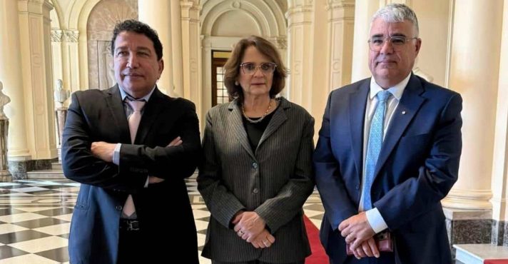 Os senadores Magno Malta (PL-ES), Eduardo Girão (Novo-CE) e Damares Alves (Republicanos-DF), que querem afastamento do ministro Dias Toffoli, do Supremo Tribunal Federal (STF)
