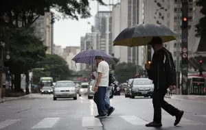 chuvas - avenida paulista - são paulo - guarda-chuva