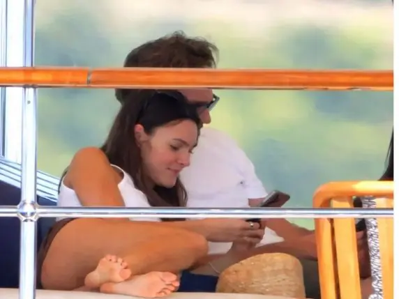 O ator americano Leonardo DiCaprio e sua namorada, Vittoria Ceretti | Foto: divulgação