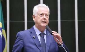 Rodrigo Rollemberg (PSB-DF), durante deliberação da Lei Orçamentária Anual de 2026 | Foto: Kayo Magalhães/Câmara dos Deputados