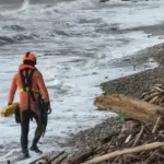 Com os ventos que chegaram a 150 km/h, as ondas na região costeira do sul da Itália chegaram a 10 metros de altura | Foto: Vigili del Fuoco/Divulgação