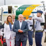 janja lula e militares - viagem - avião - desembarque