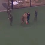 Maduro escolado por policiais ao ser transportado para tribunal em Nova York - 05/01/2026 | Foto: Reprodução/CNN Brasil