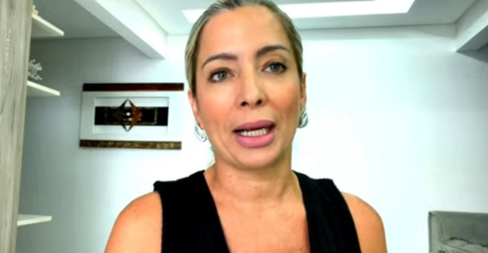 Mesmo morando no Brasil há 20 anos, a venezuelana Maria Messano viveu o medo da ditadura de Maduro | Foto: Reprodução/YouTube