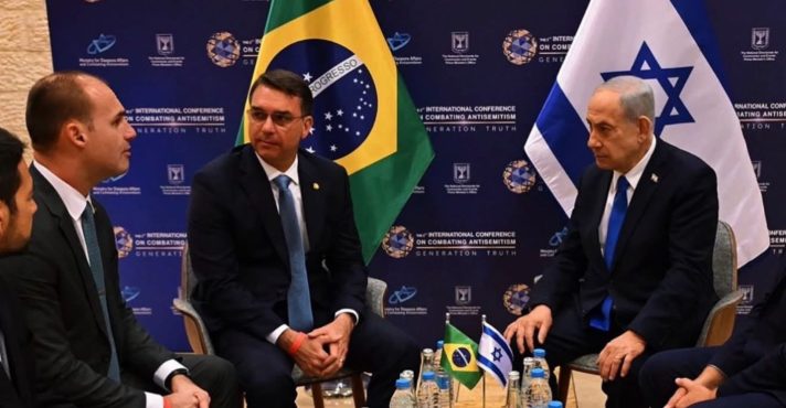 Eduardo e Flávio Bolsonaro em reunião com Benjamin Netanyahu | Foto: Reprodução/Redes sociais
