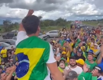 nikolas ferreira multidão caminhada