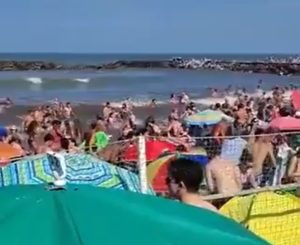 'Super onda' atinge litoral de Buenos Aires, deixa 1 morto e 35 feridos