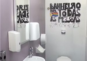 Uerj inaugura banheiro 'sem gênero'