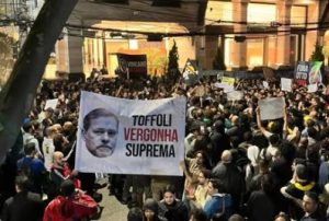 toffoli master protesto mbl