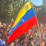 venezuelanos no chile comemoram a queda de maduro