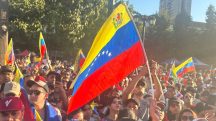 venezuelanos no chile comemoram a queda de maduro
