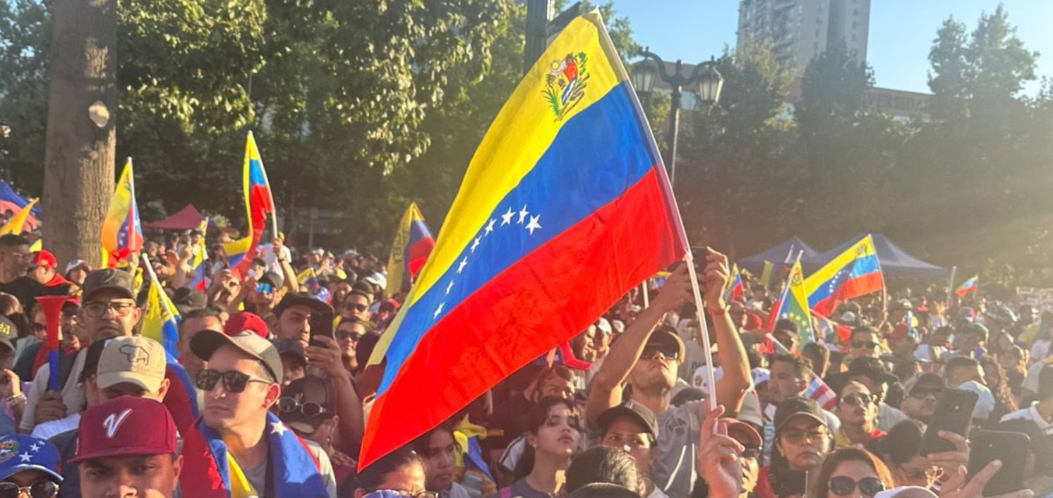 venezuelanos no chile comemoram a queda de maduro