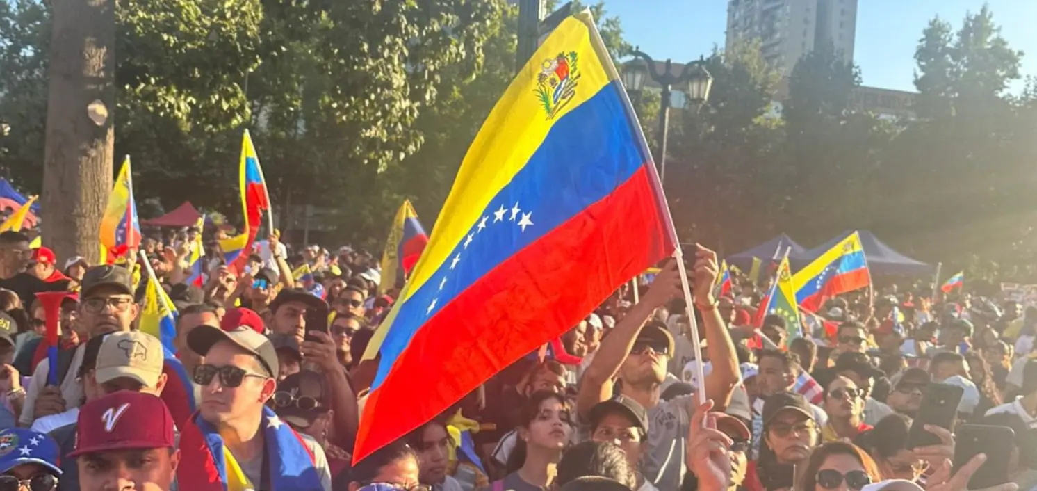 venezuelanos no chile comemoram a queda de maduro