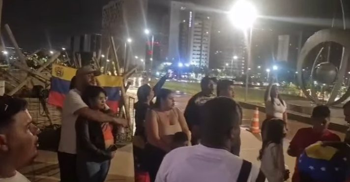 venezuelanos protesto brasília x queda de maduro