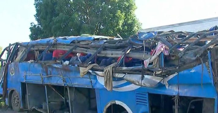 Ônibus que tombou no interior de SP operava irregularmente, diz PRF
