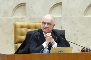 O atual presidente do STF, Edson Fachin, durante sessão plenária - 04/02/2026
