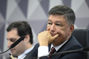 O presidente da CPMI do INSS, senador Carlos Viana (Podemos-MG)