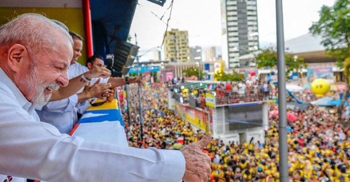 Presidente da República, Luiz Inácio Lula da Silva, durante carnaval em Salvador