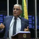Em discurso, à tribuna, senador Eduardo Girão (Novo-CE) | Foto: Jefferson Rudy/Agência Senado