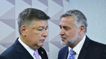 Senador Carlos Viana e deputado Paulo Pimenta durante a CPMI do INSS
