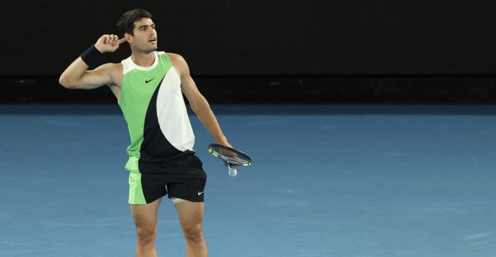 Alcaraz no Australia Open: recorde pessoal e primeira posição no ranking mantida | Foto: Reprodução/X