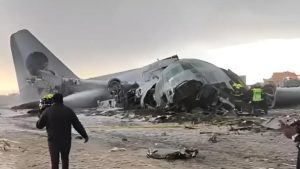 Destroços do cargueiro Hercules C-130, da Força Aérea da Bolívia | Foto: Reprodução/X