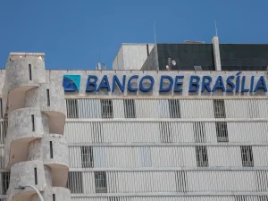 Fachada do prédio do Banco de Brasília (BRB): tentativa de reduzir o prejuízo | Foto: Joédson Alves/Agência Brasil