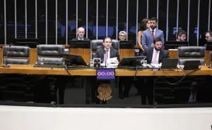Sessão com a presença do presidente da Câmara, Hugo Motta, e do Secretário-Geral da Mesa, Lucas Ribeiro Almeida Júnior | Foto: Kayo Magalhães / Câmara dos Deputados