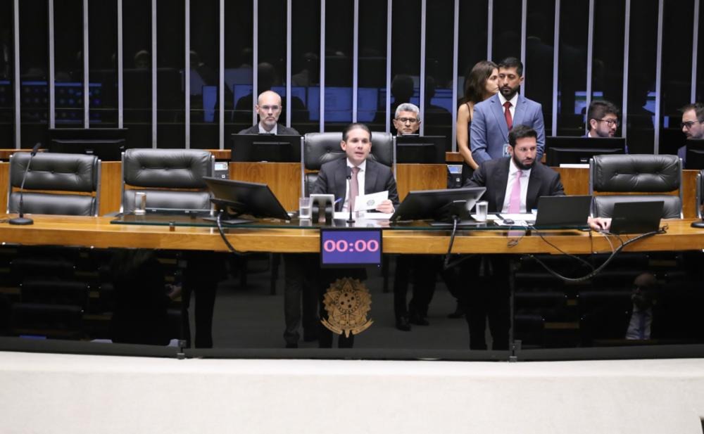 Câmara aprova alterações em comissão disciplinar em meio a apuração sobre gastos horas extras