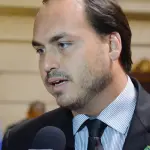 Carlos Bolsonaro diz que a vida de seu pai está em risco na prisão | Foto: Renan Olaz/CMRJ