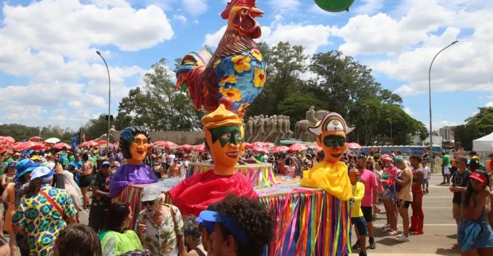 Calor e pancadas de chuva prevalecem na reta final do Carnaval | Foto: Rovena Rosa/Agência Brasil