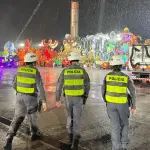 Agentes policiais observam movimentação no Carnaval de São Paulo | Foto: Divulgação/Agência SP
