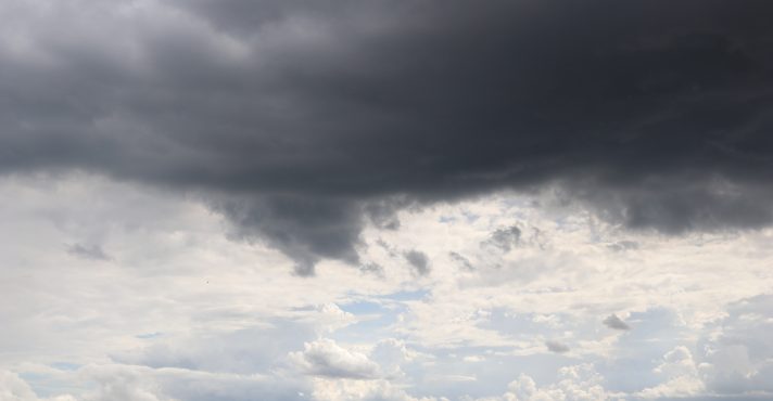 A previsão é de pancadas de chuva à tarde e à noite. Na zona sul de São Paulo, as nuvens e uma leve garoa iniciam no meio da tarde - 16/1/2026 | Foto: Angélica Alves/FotoArena/Estadão Conteúdo