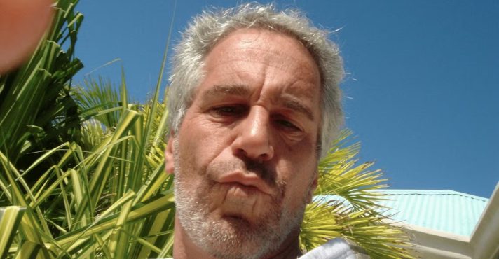 Jeffrey Epstein foi um financista norte-americano que construiu uma rede de influência envolvendo empresários, políticos e celebridades | Foto: Divulgação/Reuters