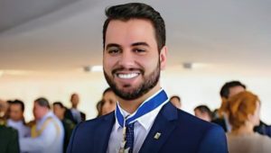 A defesa de Filipe Martins, ex-assessor de Jair Bolsonaro, nega qualquer ligação com a chamada "minuta do golpe"
