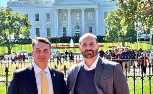 Flávio Bolsonaro visita o irmão Eduardo Bolsonaro em Washington (DC)