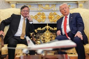 Trump e Petro em reunião na Casa Branca