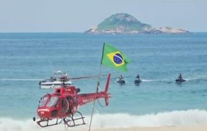 Queda de asa delta: Corpo de Bombeiros foi acionado às 11h15 e mobilizou helicópteros e motos aquáticas