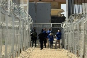 De acordo com o Cogat, órgão militar de Israel responsável pela administração da fronteira, palestinos só poderão cruzar Rafah depois que todos os preparativos forem concluídos | Foto: Reprodução/X/@cogatonline