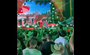 O show teve como atração principal a cantora sertaneja Ana Castela e integrou a programação de carnaval da cidade | Foto: Reprodução/Redes sociais