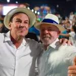 O prefeito do Rio de Janeiro, Eduardo Paes, e o presidente Lula da Silva, durante desfile na Marquês de Sapucaí | Foto: Reprodução/X