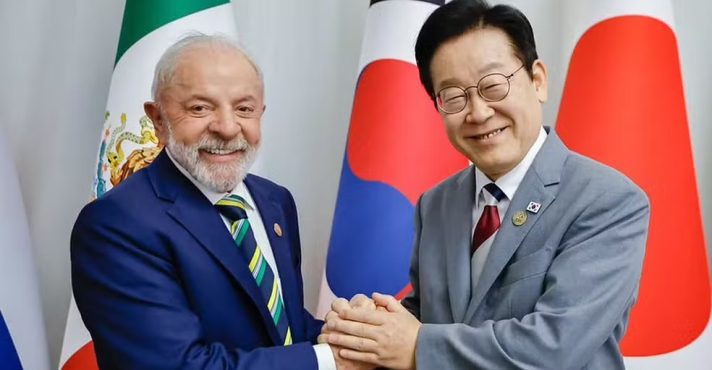 O presidente Lula da Silva e o líder sul-coreano Lee Jae Myung, durante encontro na cúpula do G20, em novembro de 2025 | Foto: Ricardo Stuckert/PR