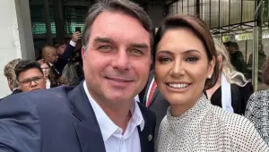'Flávio é o pré-candidato, basta procurar Michelle e costurar o apoio', disse um dos interlocutores de Michelle, ao salientar que a decisão sobre apoiar a candidatura do senador segue em aberto | Foto: Reprodução/Redes sociais
